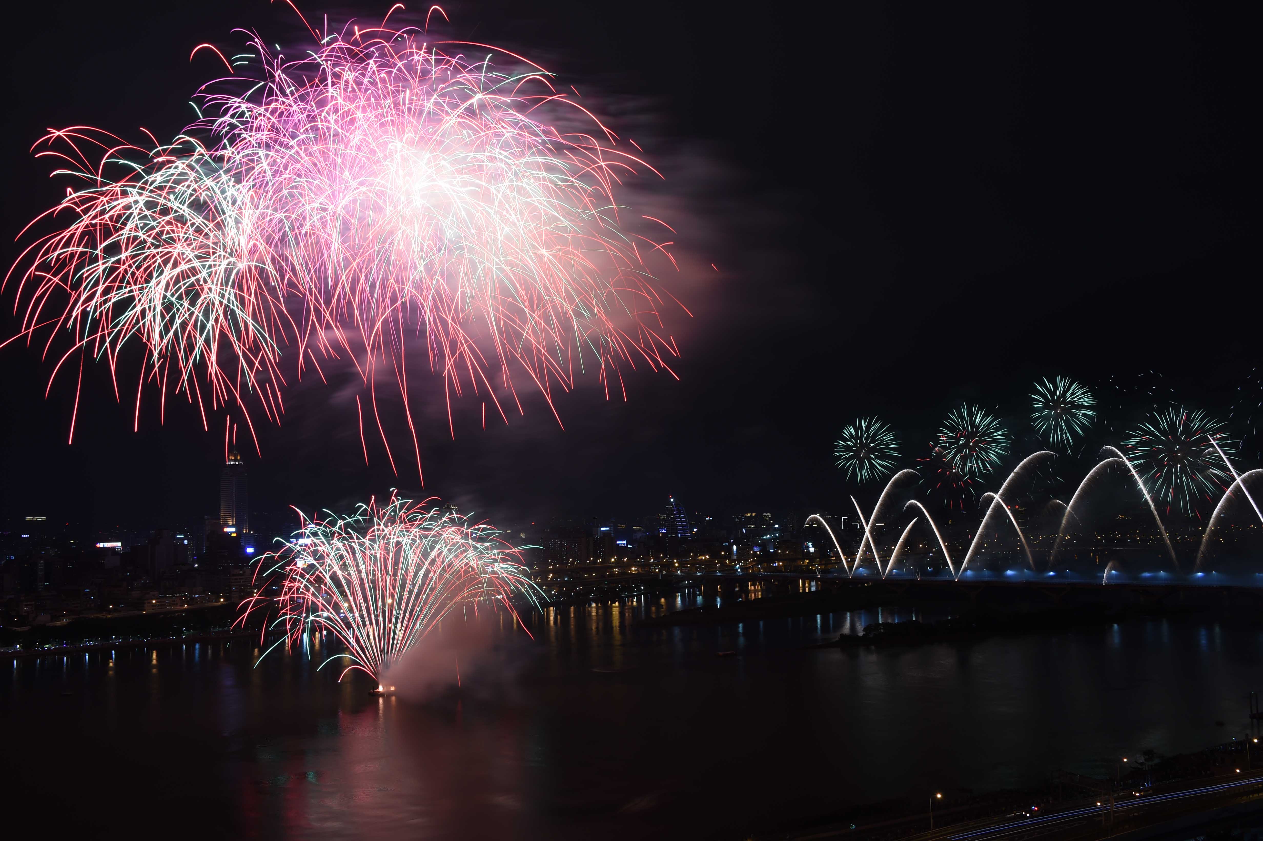 2015 Dadaocheng Fireworks-4